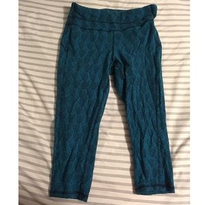 Tek Gear blue aztec print capri workout leggings